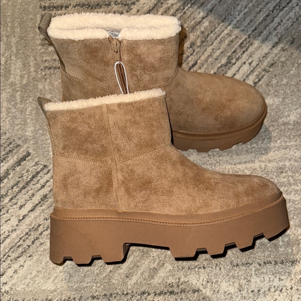 Steve Madden woman’s boots size 10 Ankle Boots with Fur Lining